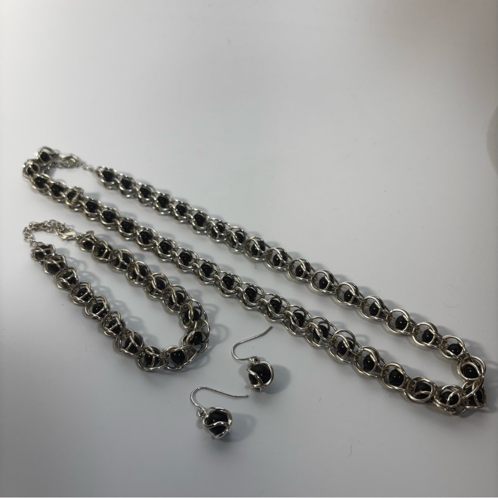 Elegant Silver And Black Jewelry Set Captive Bead Chain Silver Tone